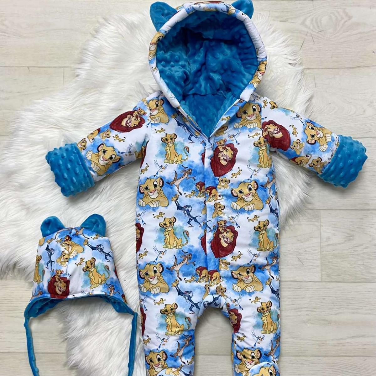 Winter onesie with the colorful light blue lion king family print