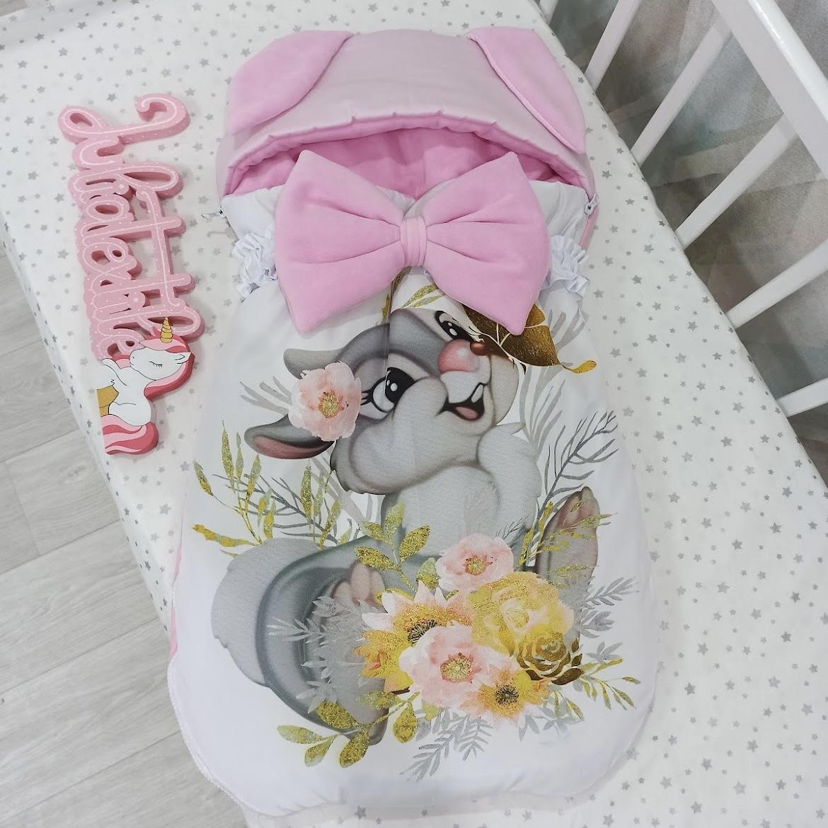 Sleeping bag with the tambourine print with pink and white flowers