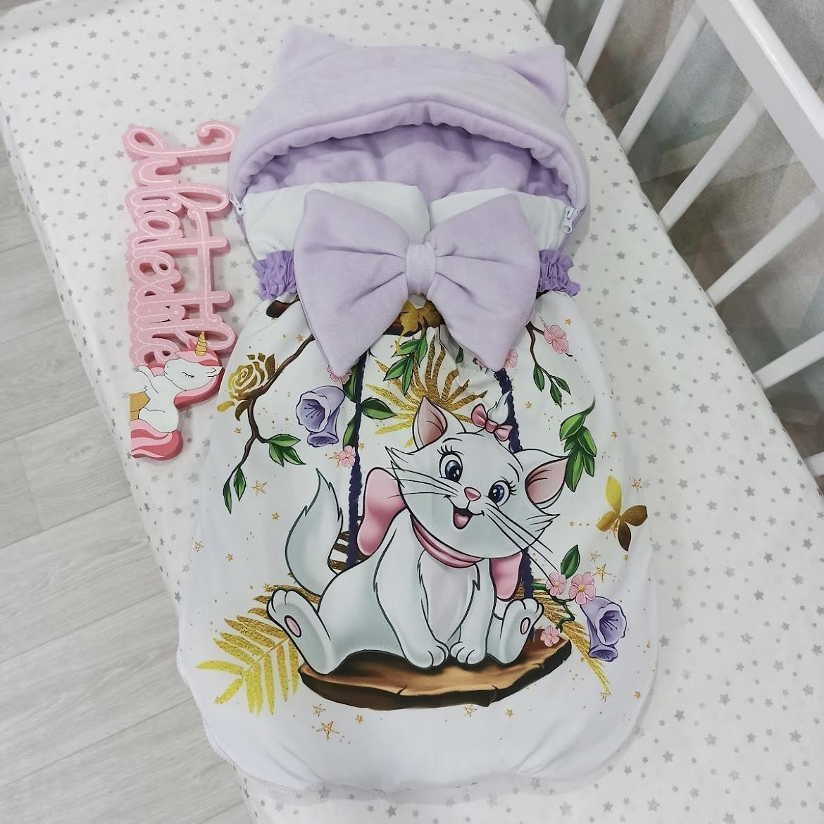 Sleeping bag with minu print with purple white flowers