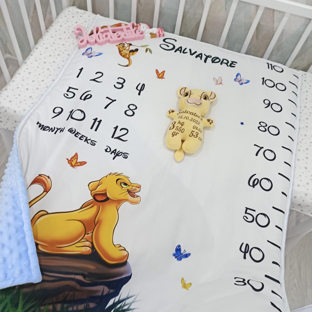 Reversible blanket with yellow and white lion king birth month print