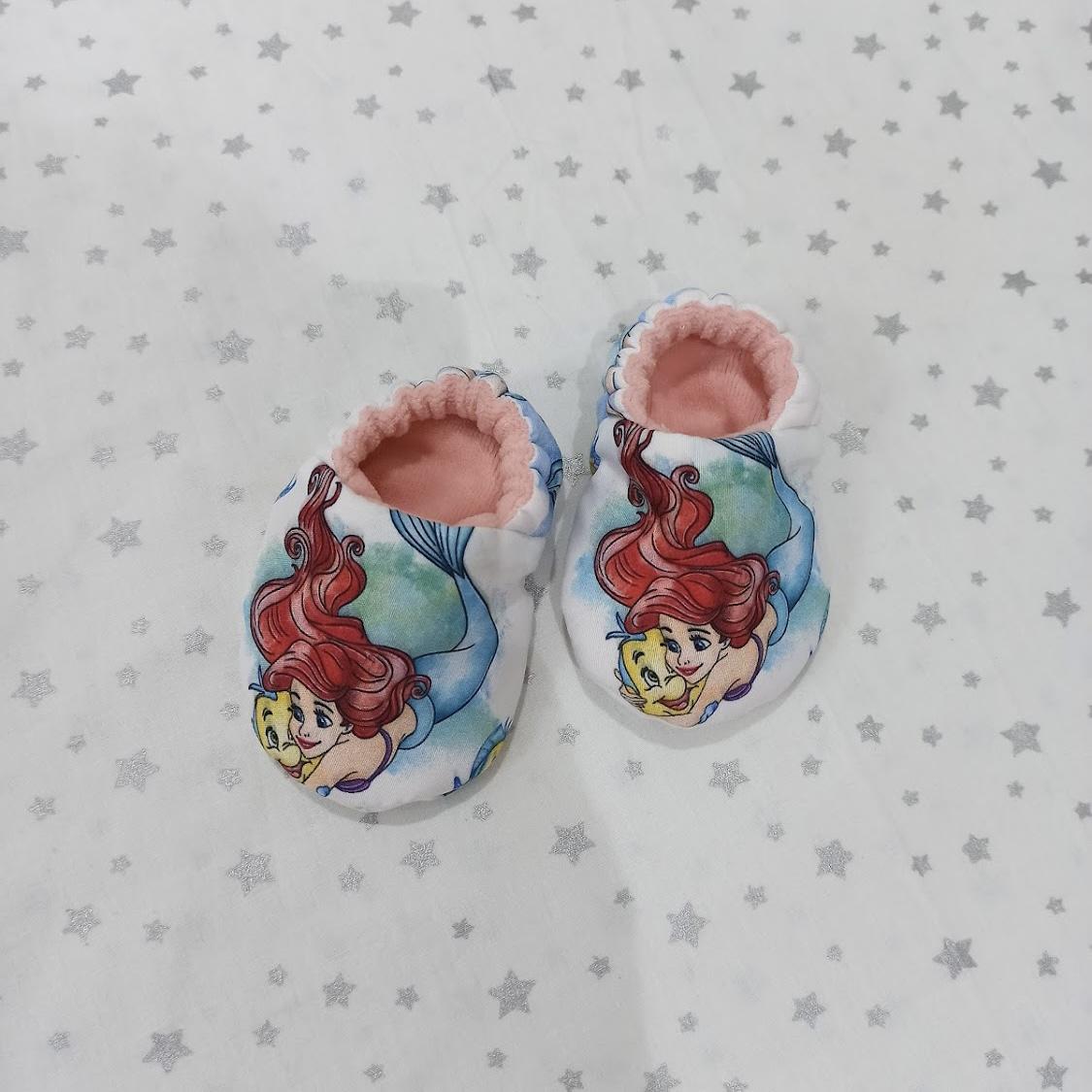 Slippers with pink Ariel print