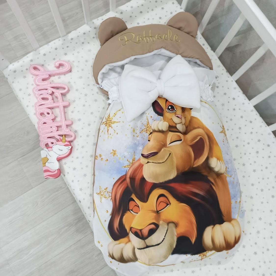 Sleeping bag with white turtle dove lion king family print