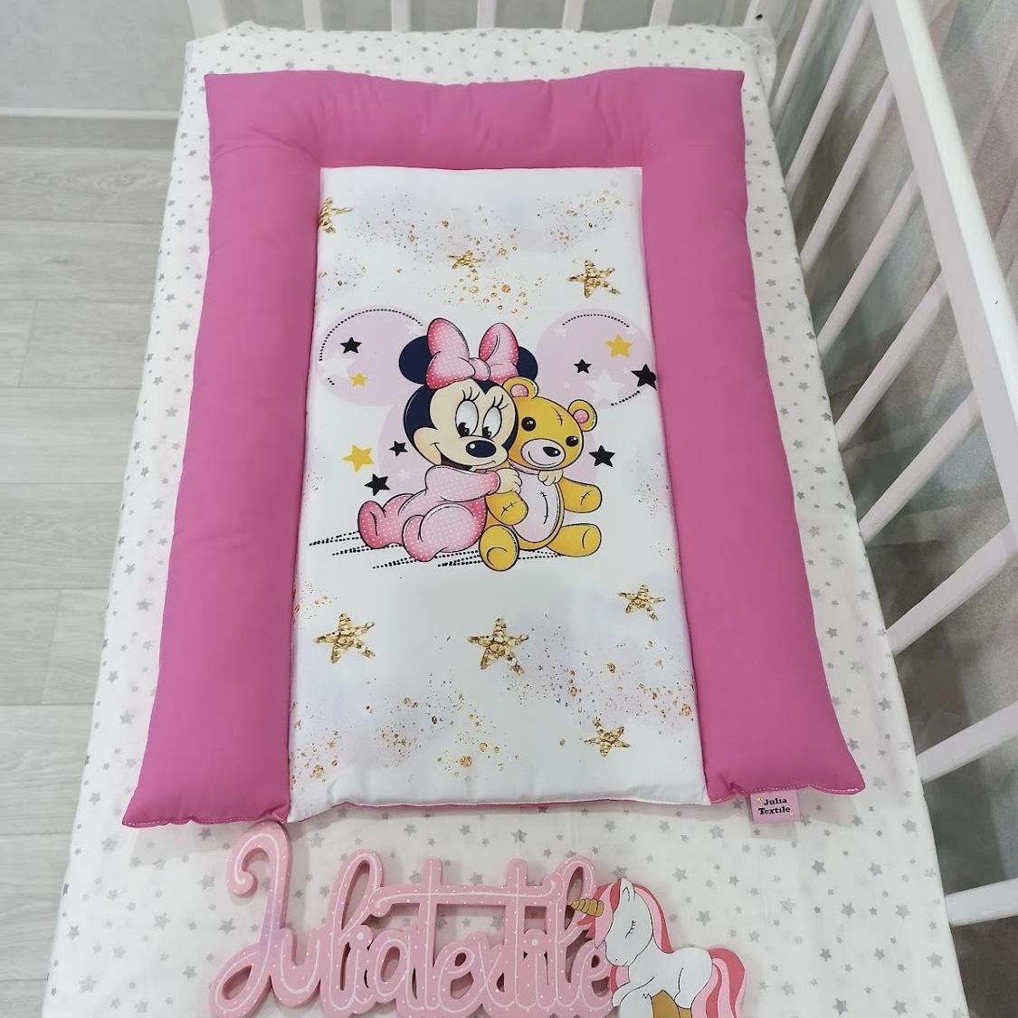 Fasciatoio con la stampa Minnie con orso fucsia bianco