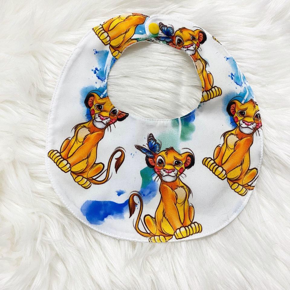 Bib with white gold Simba lion king print