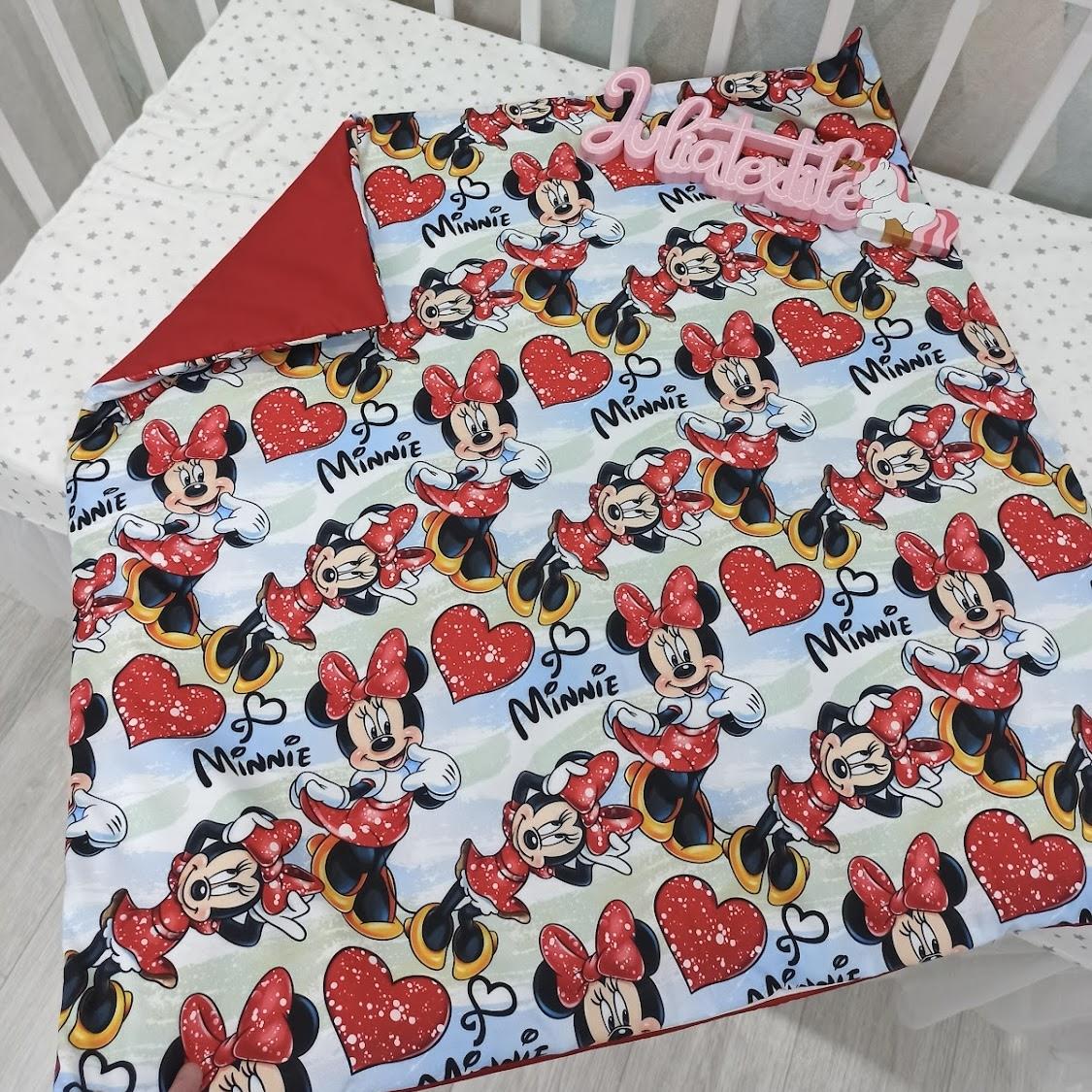 Double-sided blanket with red and white mouse