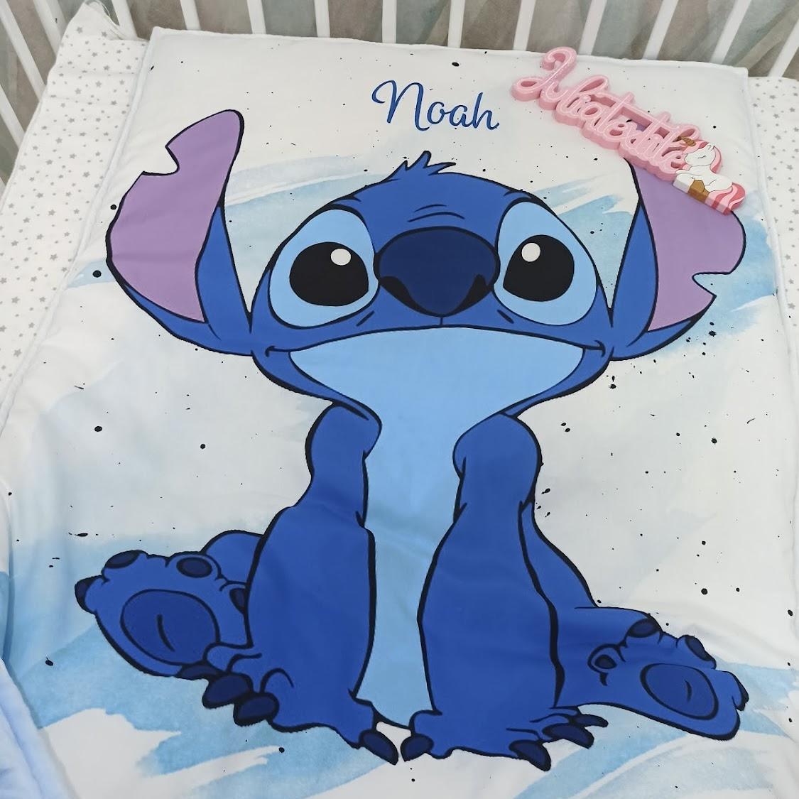 Double-sided blanket with the blue and white Stitch Disney print