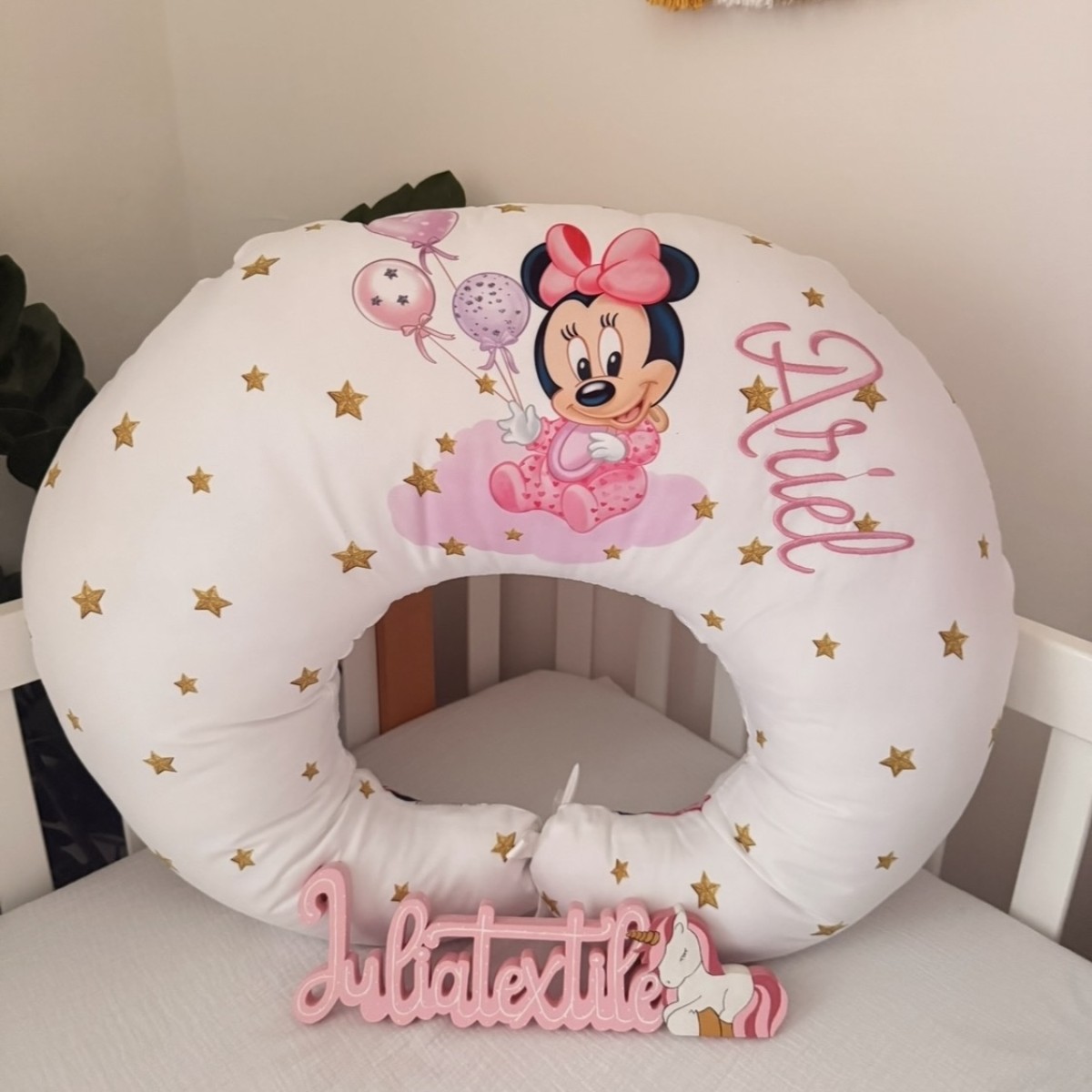 Cuscino Allattamento Minnie Personalizzato con Nome – Comfort per Mamma e Neonato